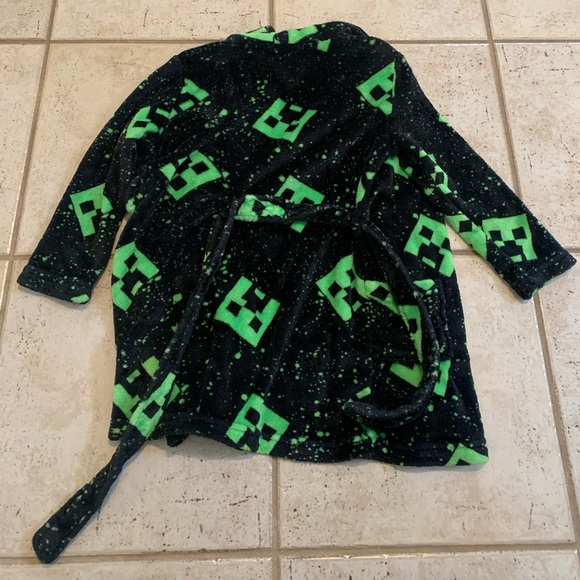 Minecraft Creeper Youth/Kids Plush Robe - Black and Green - Size XS (4/5) - Picture 4 of 5